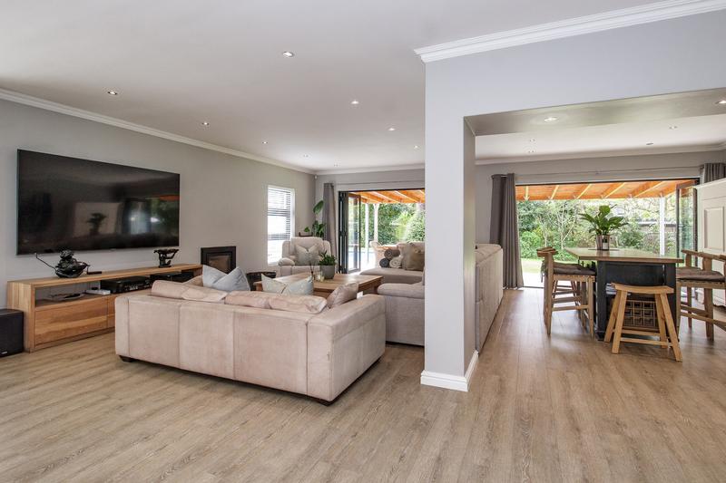 5 Bedroom Property for Sale in Constantia Western Cape
